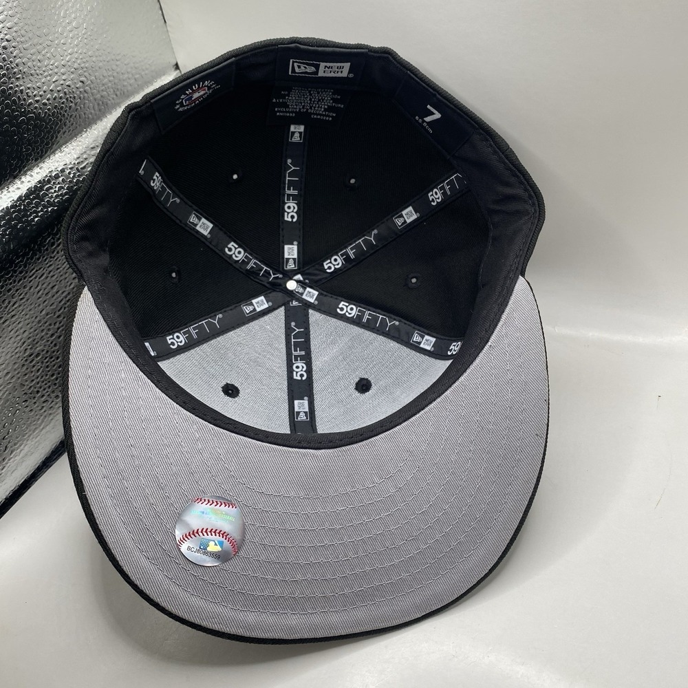 New York Yankees Hat All Black New Era 59fifty Fitted 7 VGC Blackout Large Logo - Picture 8 of 11